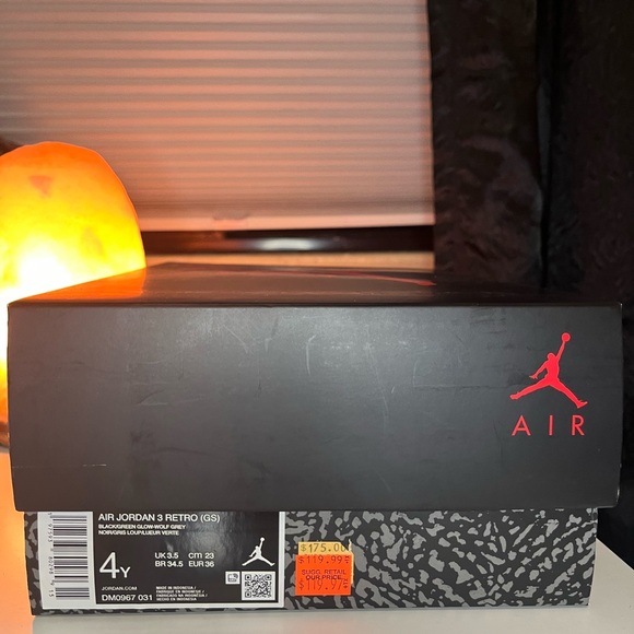 Brand New: Air Jordan 3 Retro (GS) - Picture 9 of 11